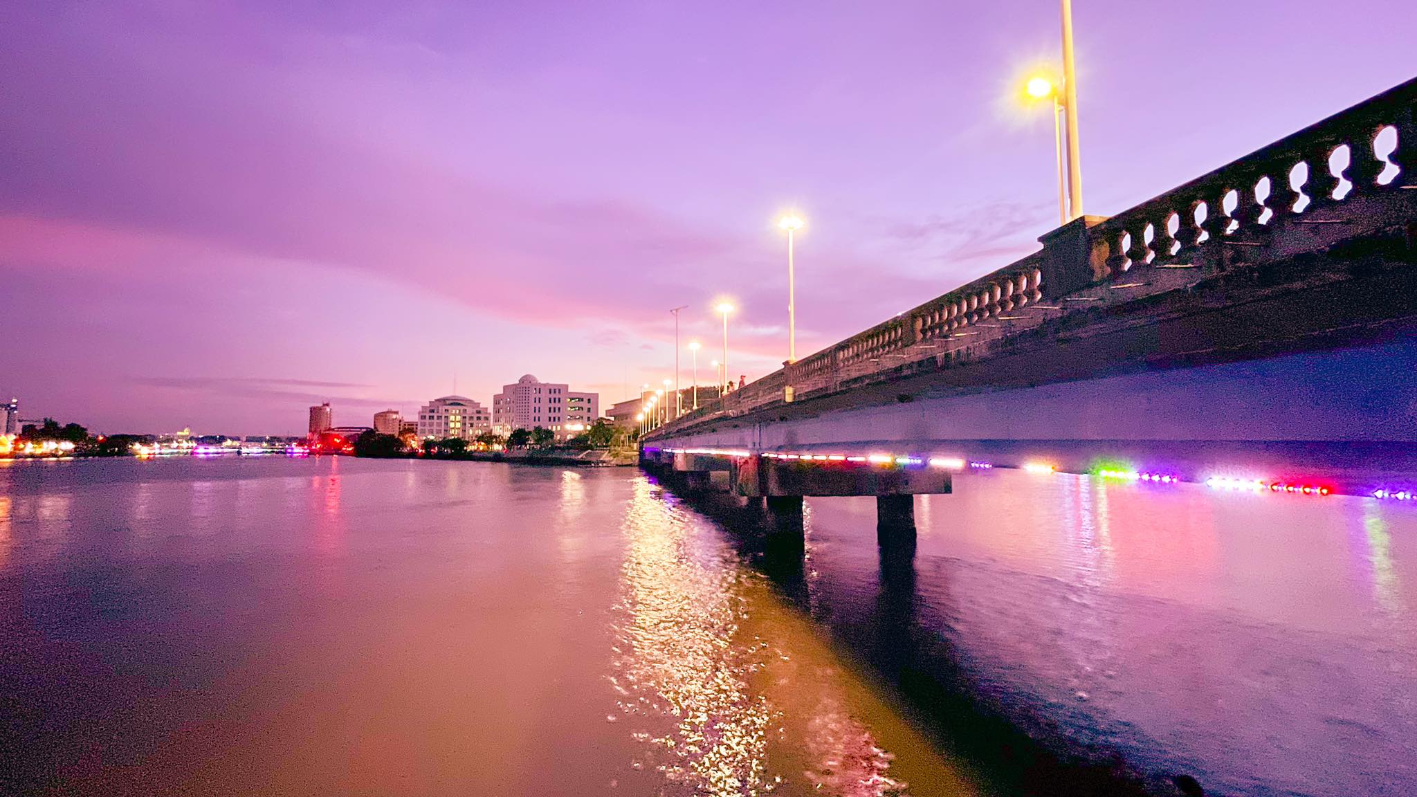 ILOILO in breathtaking PINK skies - People's Domain